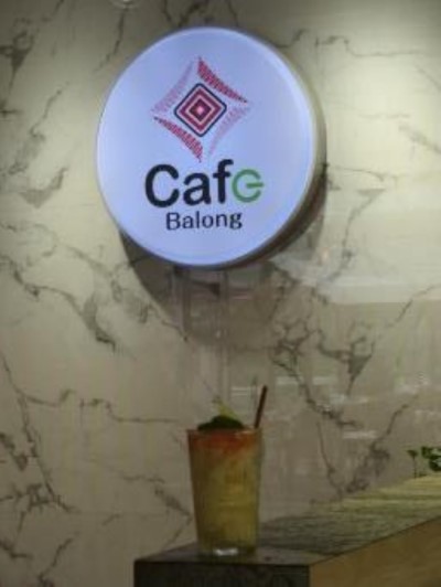 拉拉山國家森林遊樂區遊客中心的Café Balong提供咖啡、輕食、餐點等